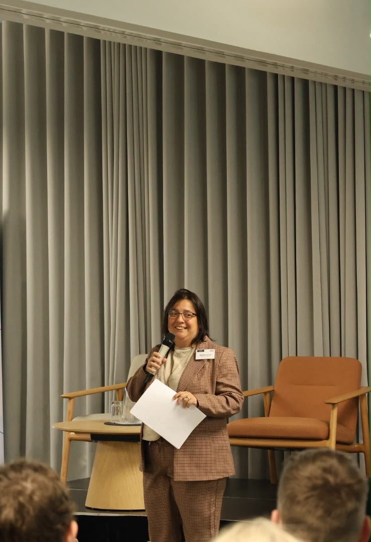 Mariana Yarnold speaking at an industry event.